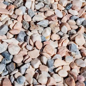 20. 30-50mm Flamingo Pebbles